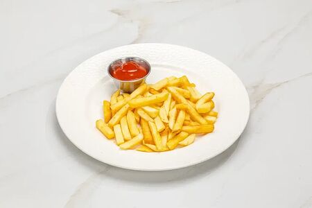 Картофель фри с кетчупом