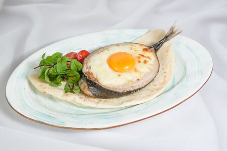 Скумбрия, запеченная с сыром