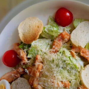 Салат Цезарь с курицей
