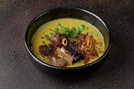 Гороховый суп с копчеными свиными ребрами из смокера