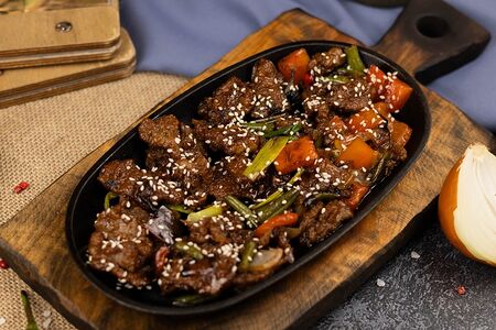 Говядина на жаровне