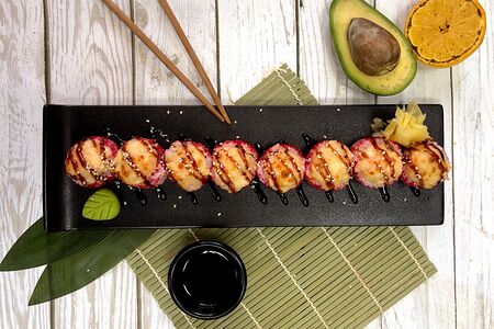 Запеченный ролл с лососем и сырным крабом