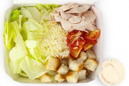 Салат Цезарь с курицей