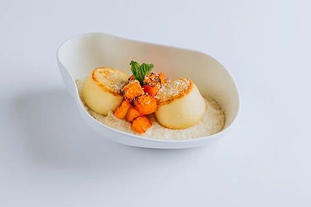 Сырники с муссом из безлактозного йогурта  