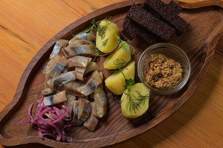 Сельдь слабосоленая с картофелем 