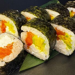 Ролл с авокадо