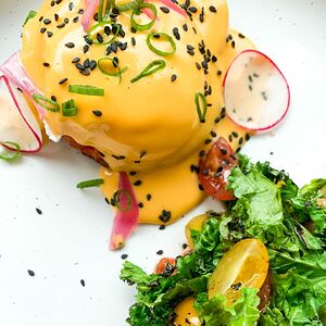 Яйцо пашот на дранике из батата