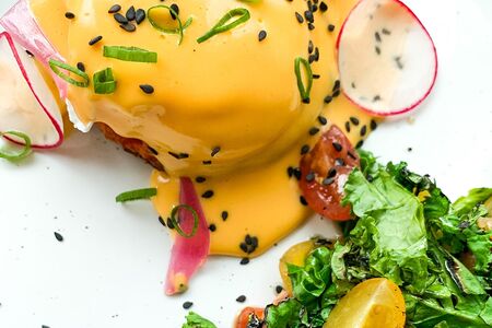 Яйцо пашот на дранике из батата