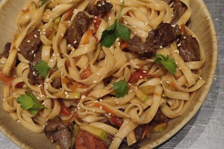 Лапша удон с олениной