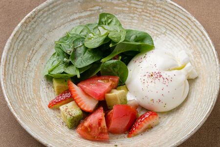 Буррата с томатами