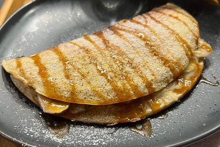 Овсяноблин с карамелью и бананом