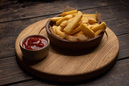Картофель фри с кетчупом