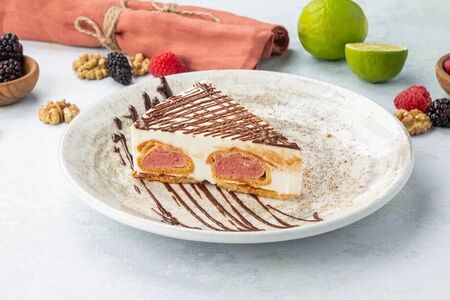 Йогуртовая птичка с профитролями