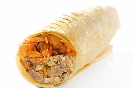 Шаурма с тушеной капустой и жюльеном