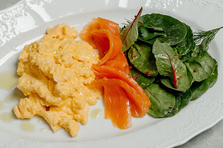 Скрембл с лососем