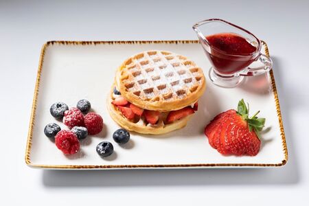 Венская вафля с маскарпоне и ягодами