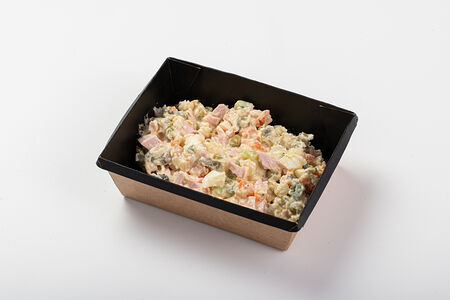 Салат Оливье с колбасой