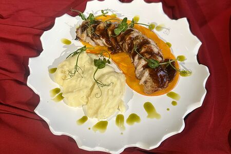 Утиная грудка с персиками