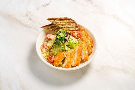 Салат Цезарь с курицей