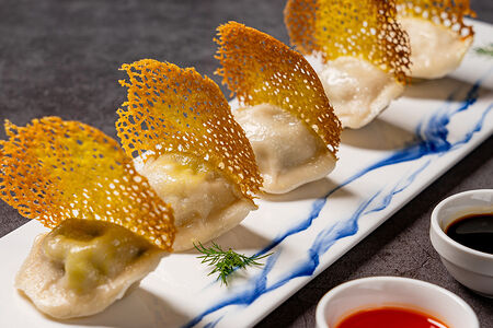 Китайские пельмени жареные