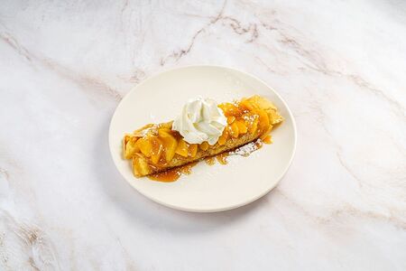 Блины с персиком и сыром маскарпоне