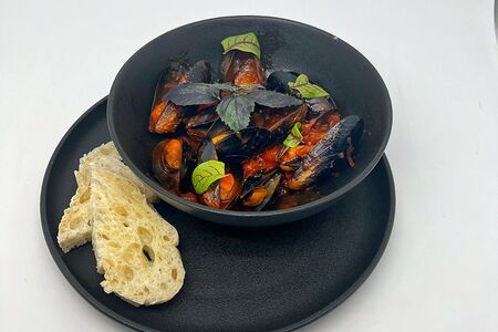 Мидии в томатном соусе