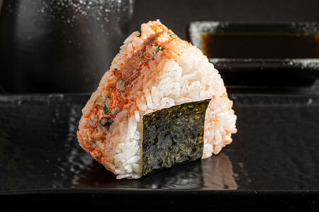 Онигири с угрем