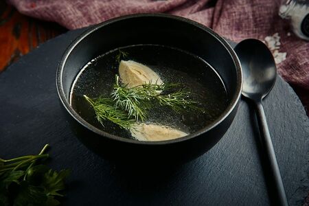 Куриный бульон с яйцом