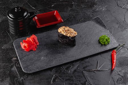 Спайси Унаги Гункан