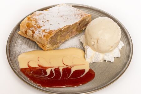 Яблочный штрудель