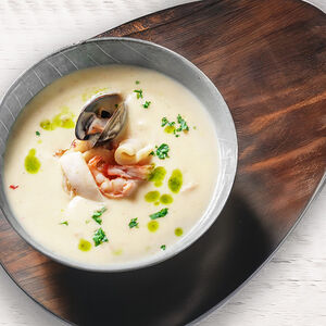 Клэм-чаудер с морепродуктами