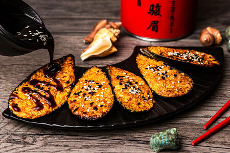 Мидии Том ям