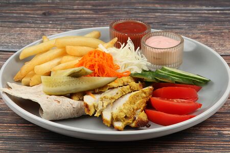 Шаурма на тарелке