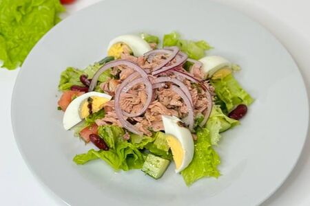 Салат с тунцом и красной фасолью