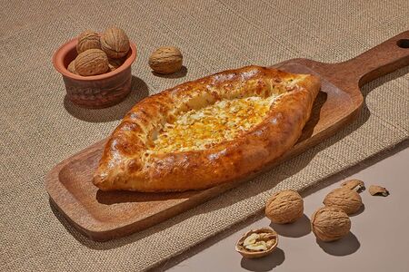 Хачапури лодочка с орехом и сырами