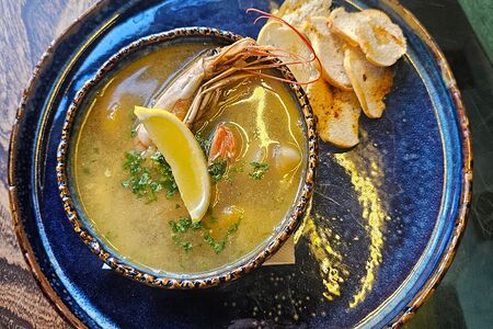 Царская уха из трех видов рыб с лангустином 