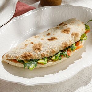 Панини с лососем и авокадо