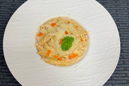 Пенне с лососем 