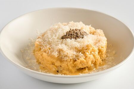 Скрембл с цветной капустой, пармезаном, трюфельная паста