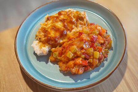 Куриная грудка барбекю с овощным рататуем