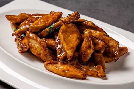 Хрустящие баклажаны, обжаренные на воке