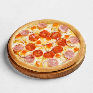 С ветчиной и помидорами средняя