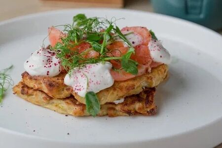 Драники с лососем и творожным сыром