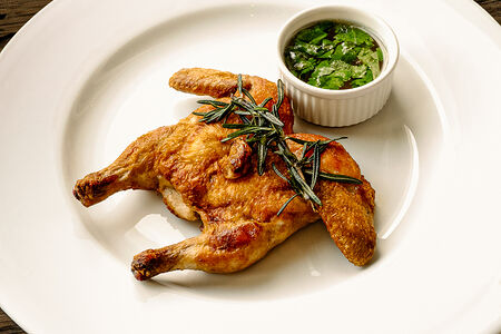 Цыплёнок Табака с чесночным соусом