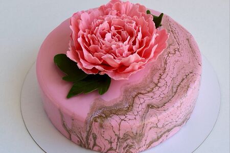 Муссовый торт Розовый Пион Манго-миндаль-маракуйя