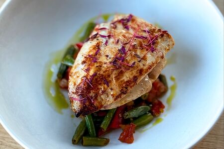 Куриное филе су-вид с печеными овощами