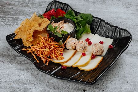 Ассорти кавказских сыров