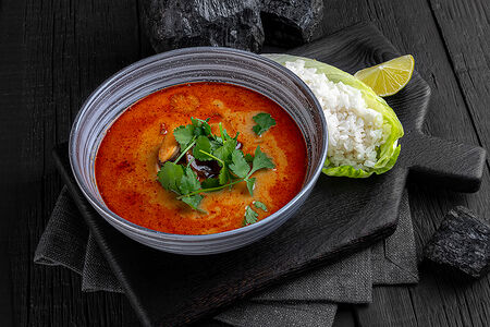 Том ям с морепродуктами