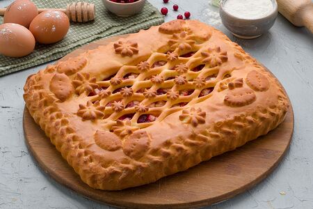 Пирог с яблоком и вишней постный