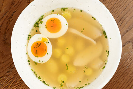 Куриный бульон с ньокками и мини-кукурузой